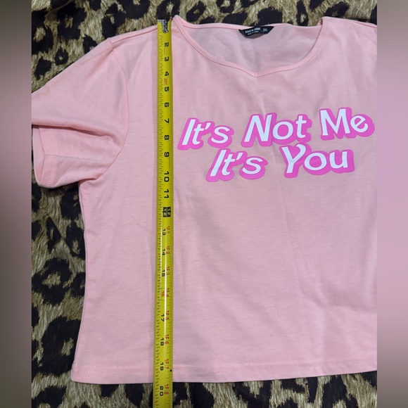 NWOT “It’s not me it’s you” crop tshirt! - Picture 5 of 6
